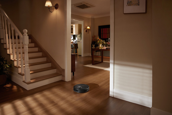 Roborock Qrevo 5AE Black product in use