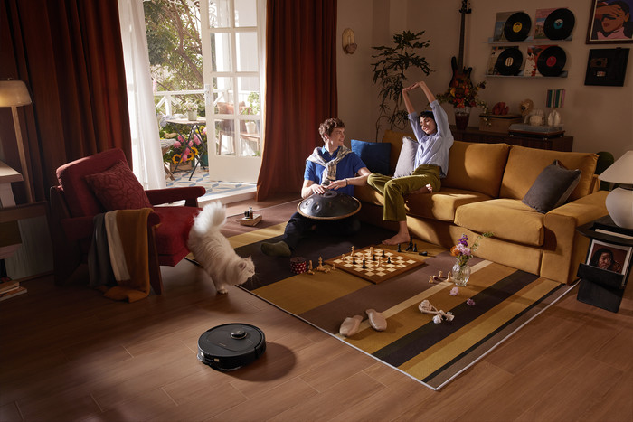 Roborock Qrevo 5AE Black product in use