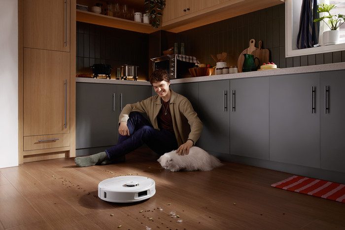 Roborock Qrevo 5AE White product in use