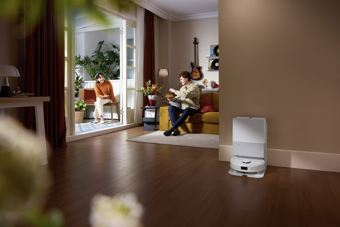 Roborock Qrevo 5AE White product in use