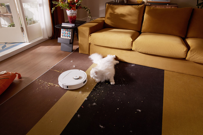 Roborock Qrevo 5AE White product in use