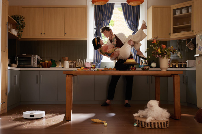 Roborock Qrevo 5AE White product in use