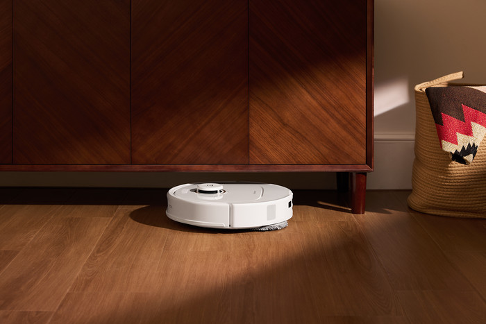 Roborock Qrevo 5AE White product in use