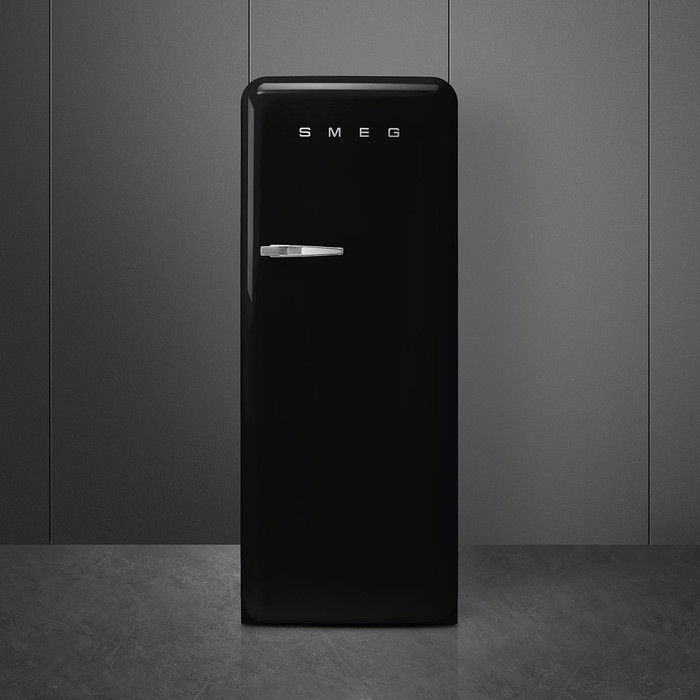 SMEG FAB28RBL6 product in use