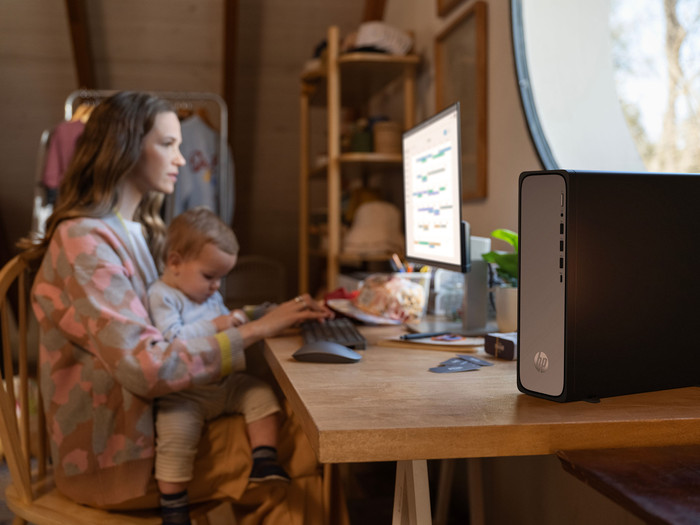 HP OmniDesk Slim S03-0970nd product in use