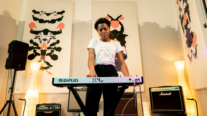 MIDIPLUS X4 III Tracktion Edition White product in use