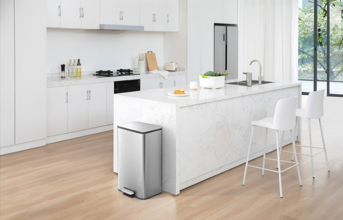 EKO Marina 50L Stainless Steel product in use