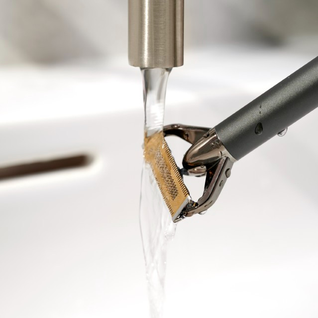 BaByliss X-Blade Super-X Metal Series Titanium ACOT991BLD product in gebruik