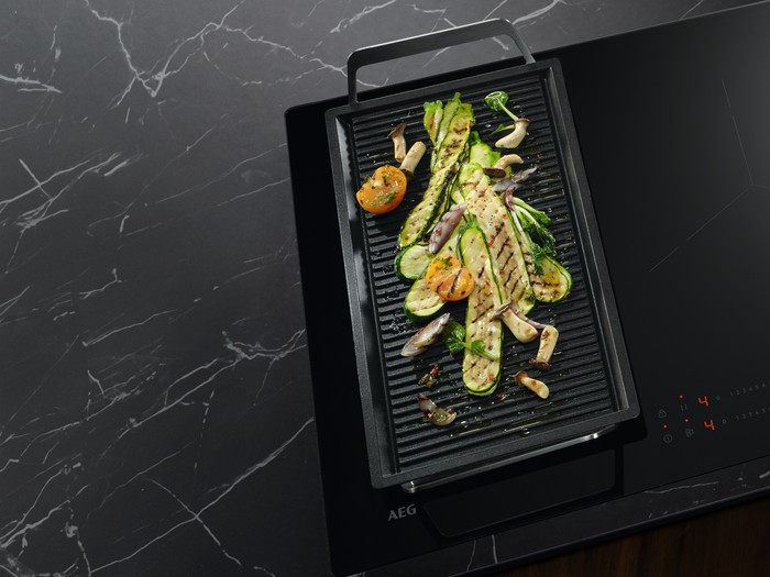 AEG TO84IB0FFB product in use