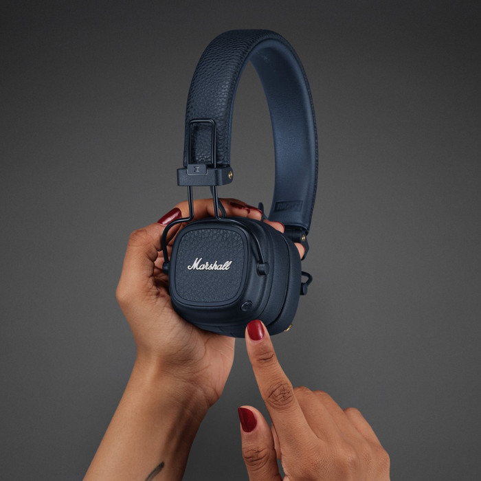 Marshall Major V Blue product in use