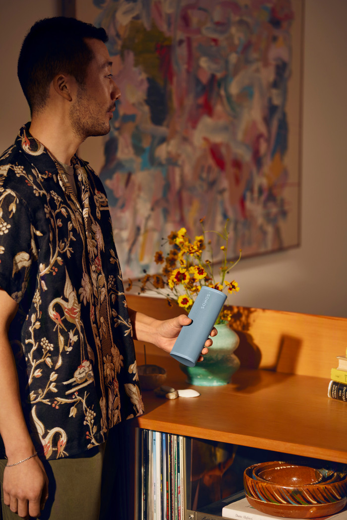 Sonos Roam 2 Blue product in use