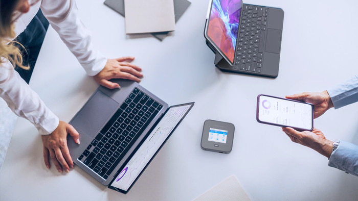 NETGEAR Nighthawk M7 Pro MR7540 product in use