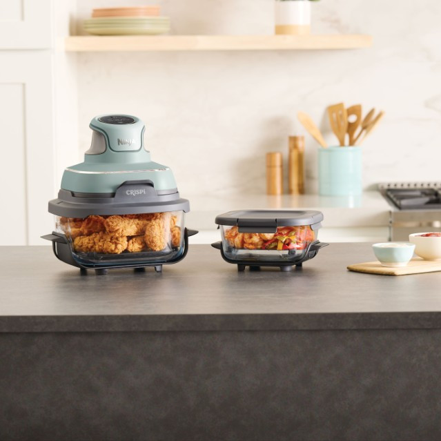 Ninja Crispi FN101EUSG Groen product in gebruik