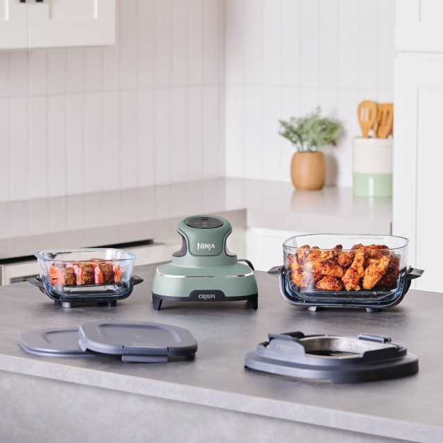 Ninja Crispi FN101EUSG Groen product in gebruik