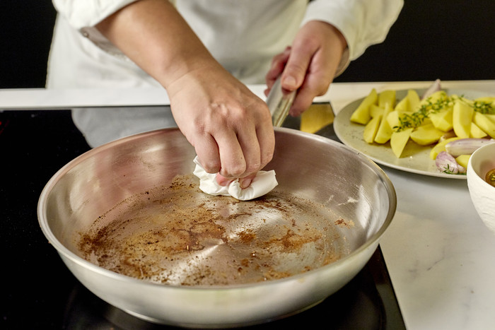 Demeyere Resto 3 Frying Pan 32cm product in use