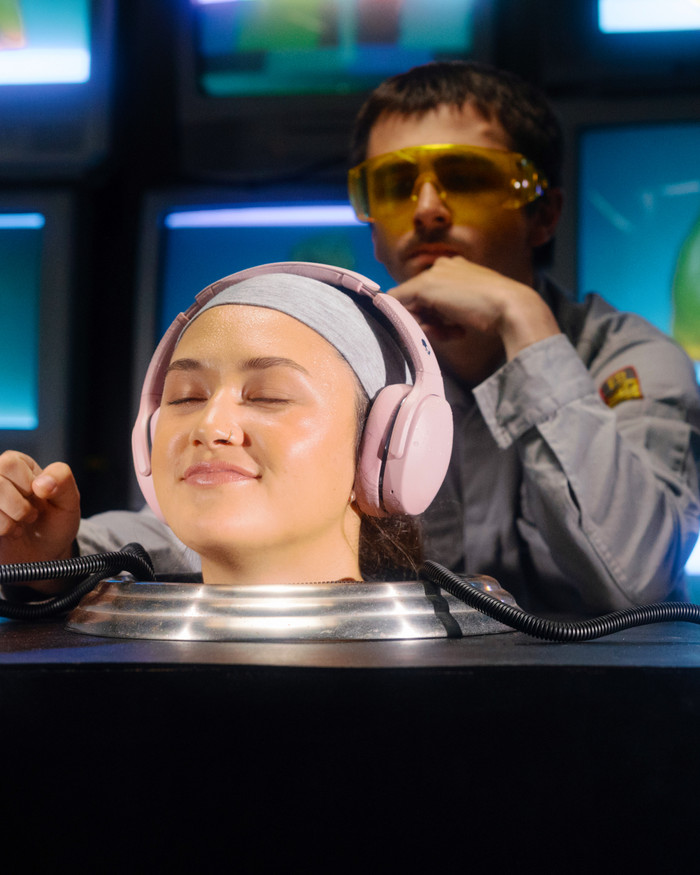 Skullcandy Crusher Active Pink product in use