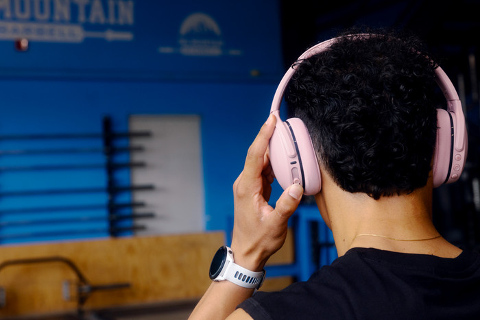 Skullcandy Crusher Active Pink product in use