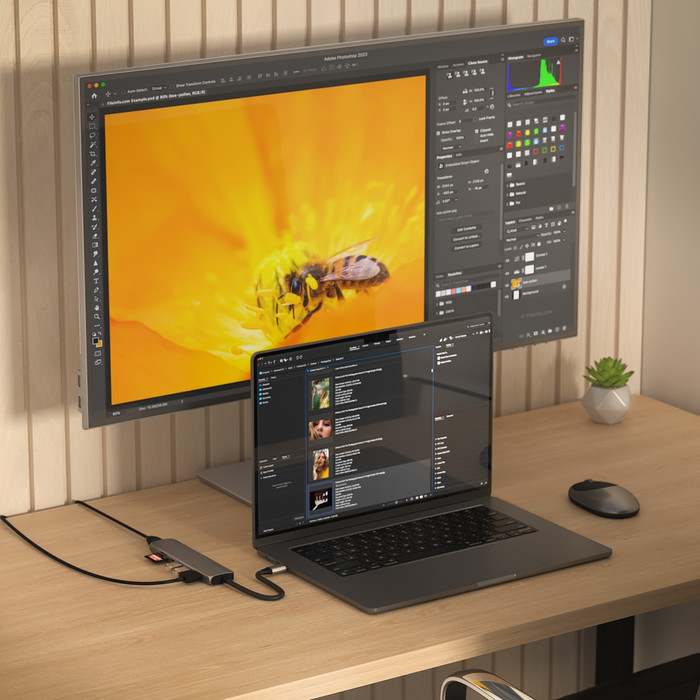 Satechi Usb C 7-in-1 Slim Multiport Adapter met Ethernet Space Grey product in gebruik