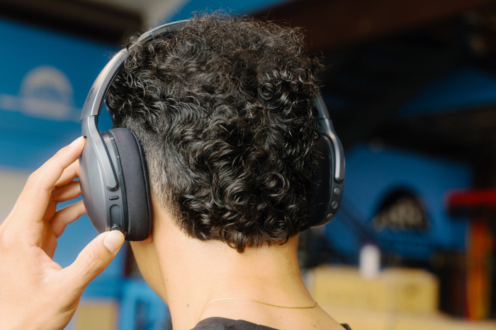 Skullcandy Crusher Active Dark Gray product in use