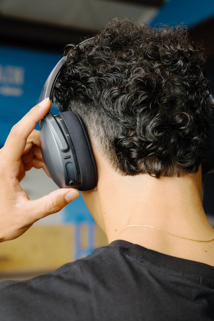 Skullcandy Crusher Active Dark Gray product in use