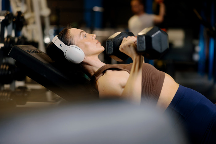 Skullcandy Crusher Active Light Gray product in use