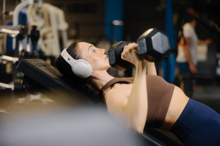 Skullcandy Crusher Active Light Gray product in use