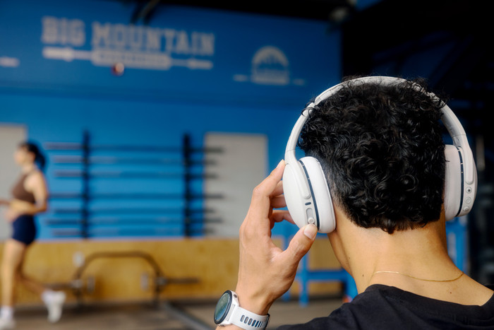 Skullcandy Crusher Active Light Gray product in use