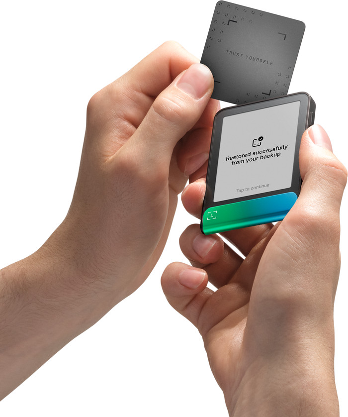 Ledger Flex Oxidate Green including Recovery Key product in use