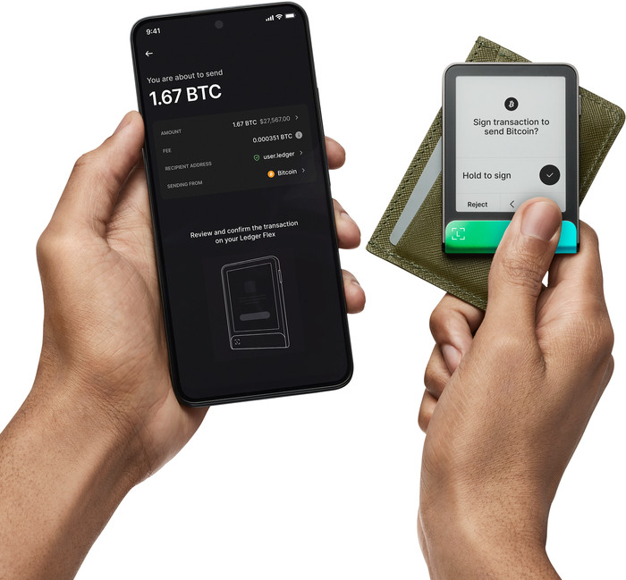 Ledger Flex Oxidate Green including Recovery Key product in use