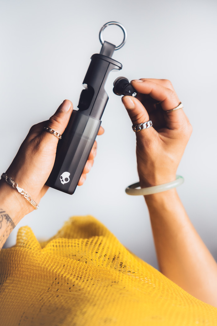 Skullcandy Method 360 ANC Black product in use