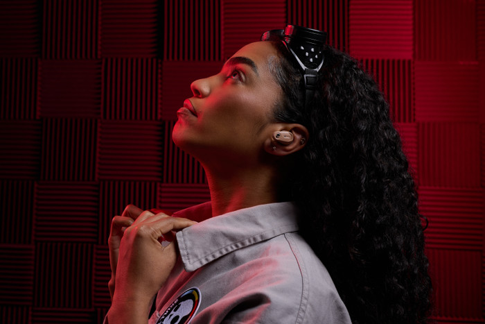 Skullcandy Method 360 ANC Brown product in use