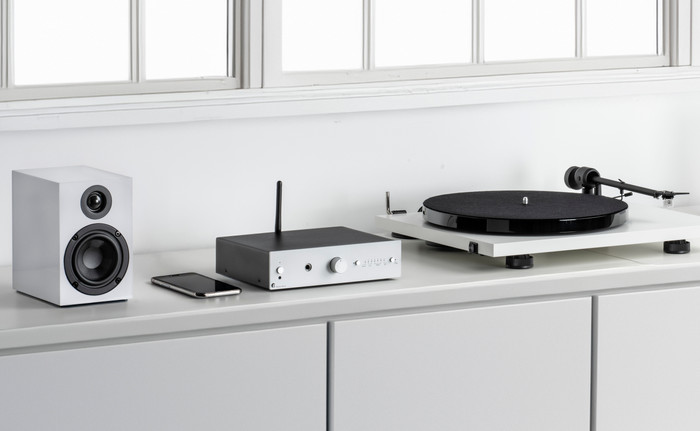 Pro-Ject Stereo Set E Phono Wit product in gebruik