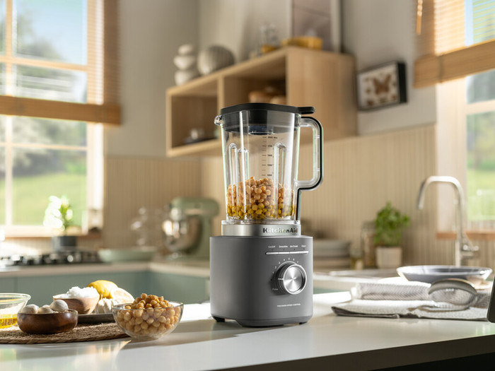 KitchenAid Pure Power 5KSB2073EDG Charcoal Gray product in use