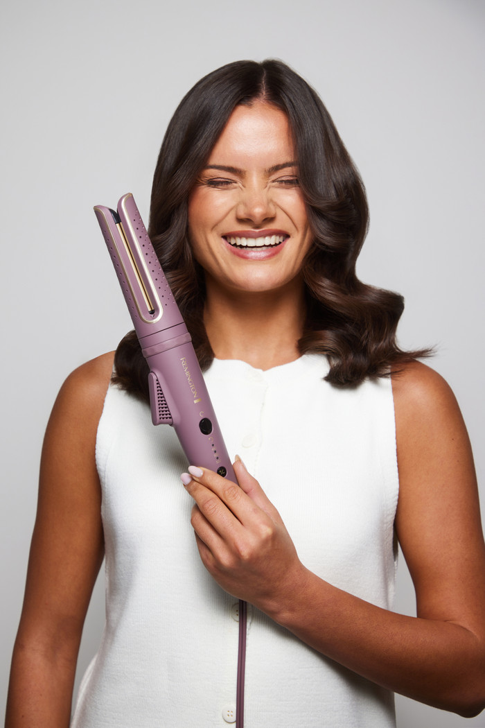 Remington AIRvive CI8930 product in use