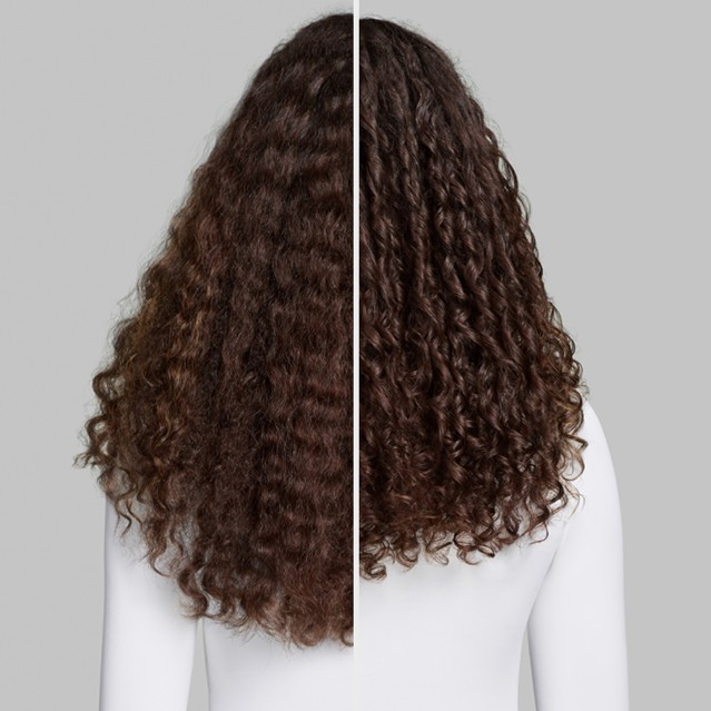 Dyson Airwrap Co-anda 2x Curly + Coily Ceramic Pink product in gebruik