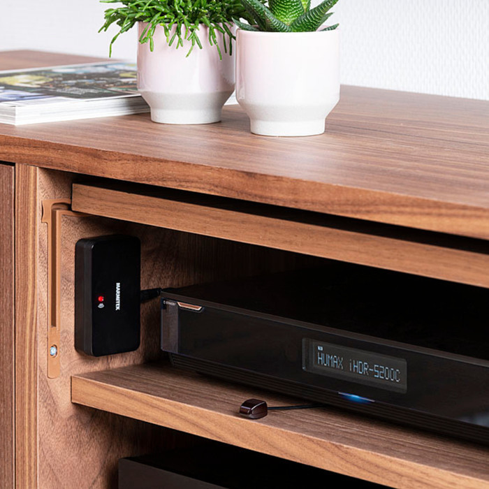 Marmitek Invisible Control 6 XTRA Remote Extender product in use