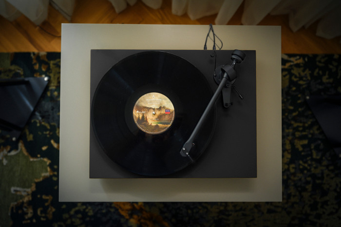 Pro-Ject Colourful Audio System E Zwart product in gebruik