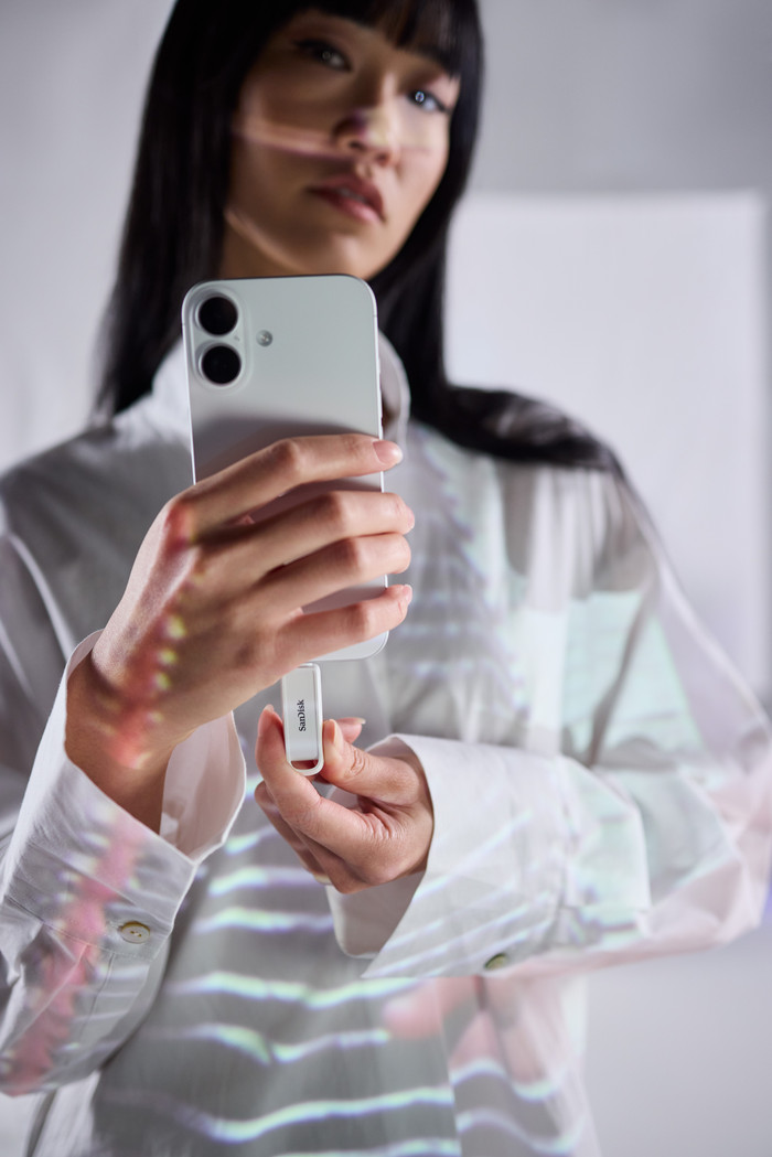 SanDisk Phone Drive USB-C 256GB Arctic White product in gebruik