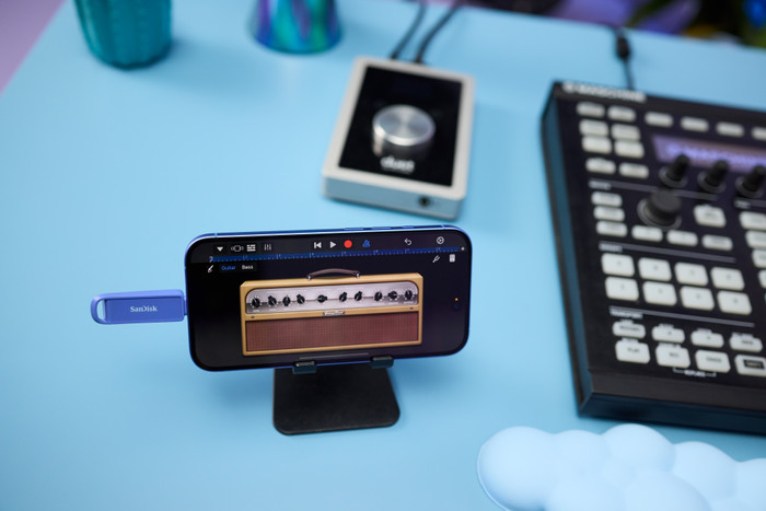 SanDisk Phone Drive USB-C 1TB Maritime Blue product in gebruik