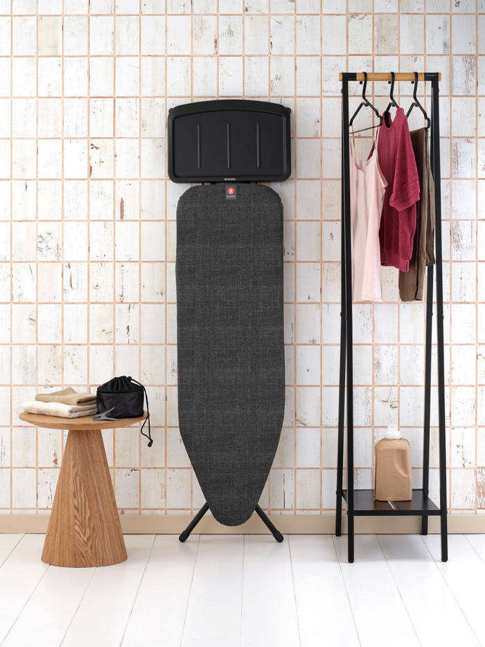Brabantia Strijkplank B 124 x 38 cm Denim Black product in gebruik