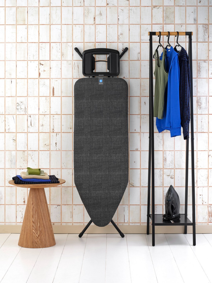 Brabantia Strijkplank C 124 x 45 cm Denim Black product in gebruik