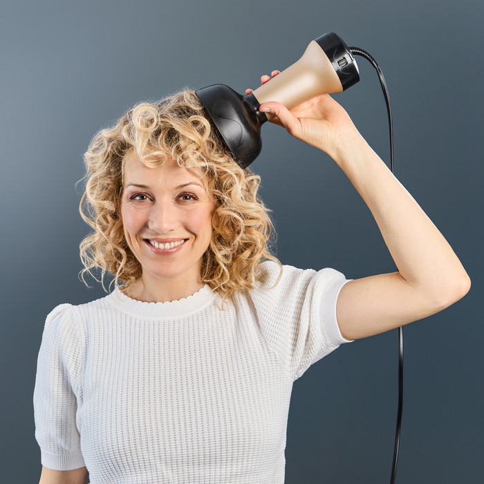 Rowenta Curl Power Hair Care CV7D30E0 product in gebruik