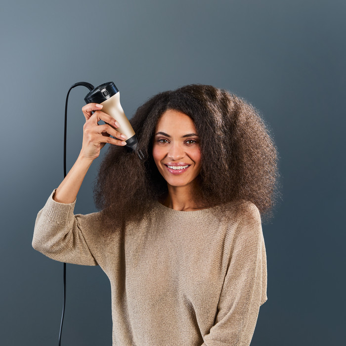 Rowenta Curl Power Hair Care CV7D30E0 product in gebruik