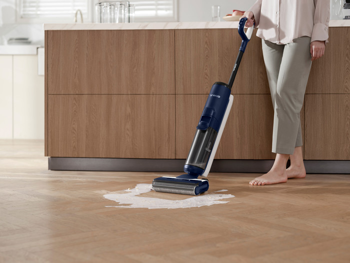 Tineco Floor One S6 Flashdry Pet product in use