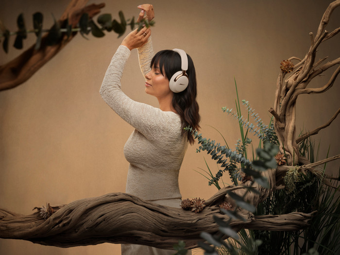 Bose QuietComfort Ultra Headphones (2nd gen) Cream product in use