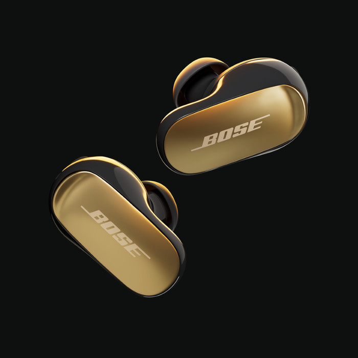 Bose QuietComfort Ultra Earbuds (2nd Gen) Goud product in gebruik
