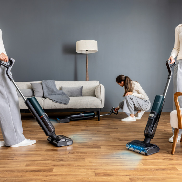 Rowenta X-Clean 7 GZ5735 product in use