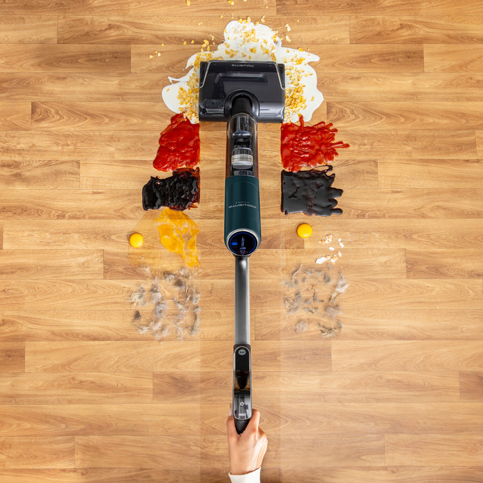 Rowenta X-Clean 7 GZ5735 product in use