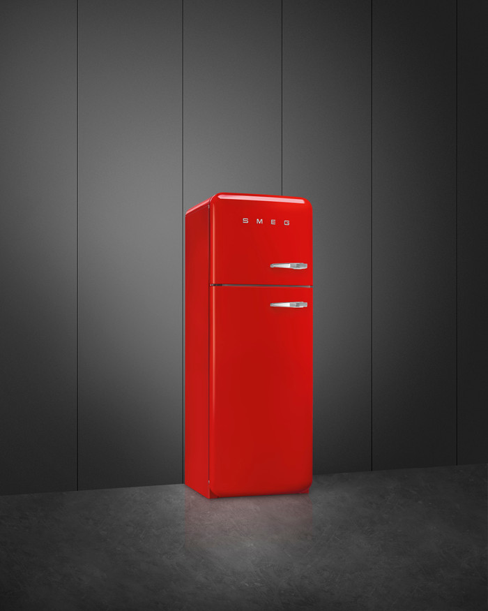 SMEG FAB30LRD6 product in use