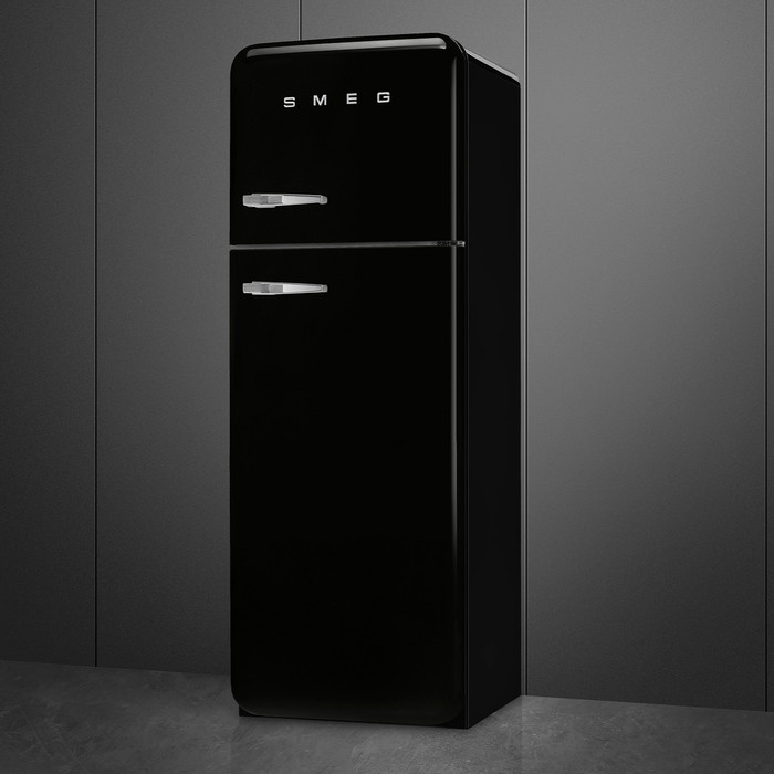 SMEG FAB30RBL6 product in use